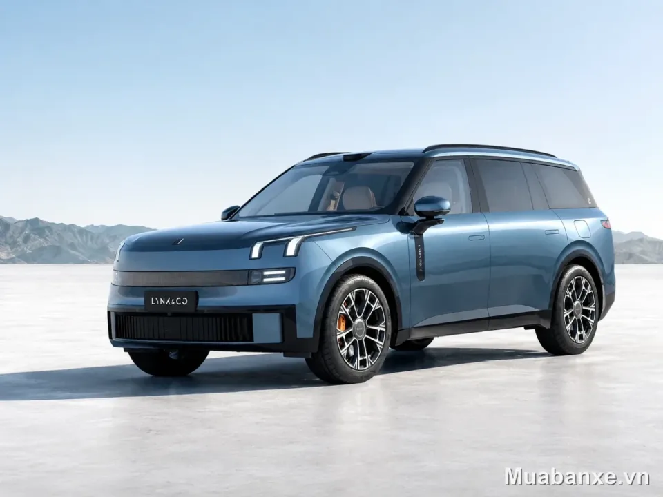 Lynk Co 900 màu bạc (cận cảnh)