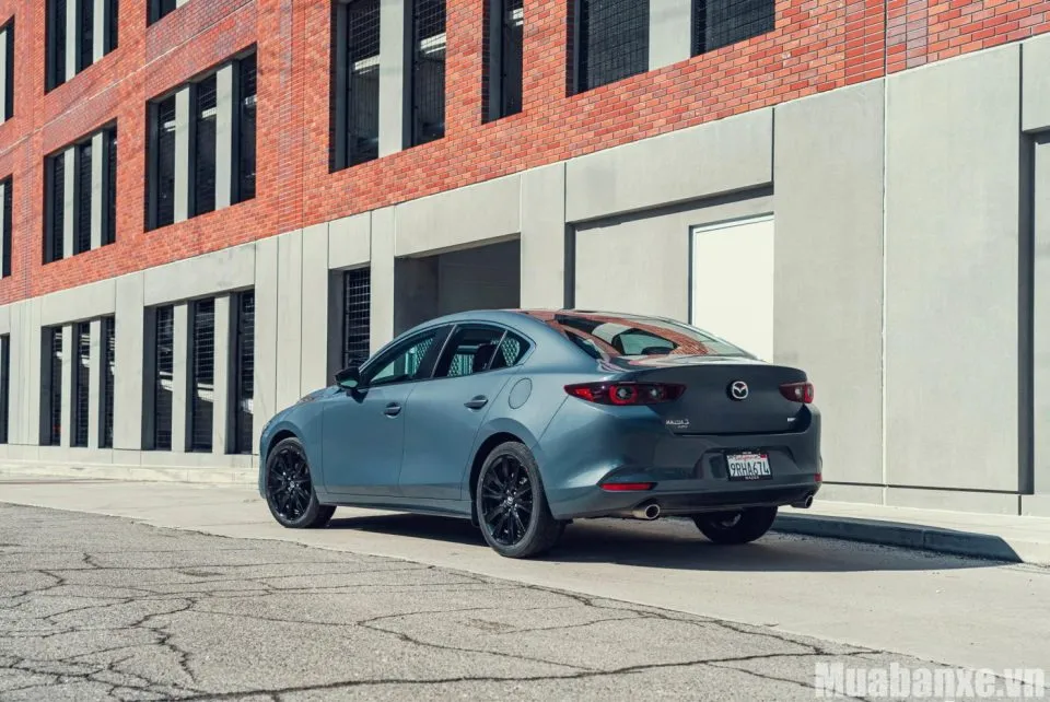 duoi xe mazda 3 hatchback tinbanxe vn