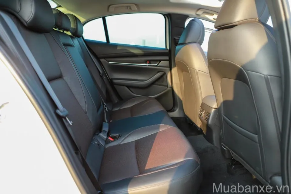 ghe ngoi tren xe mazda 3 tinbanxe vn