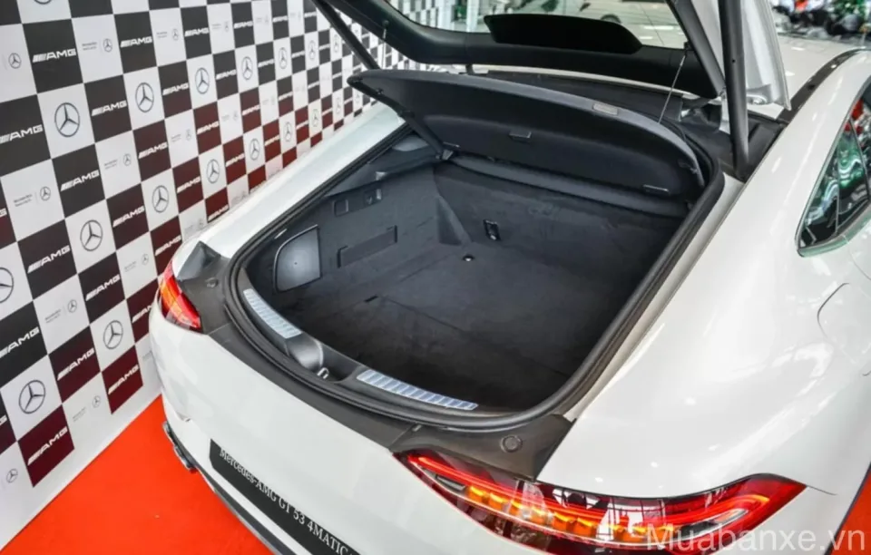 khoang hanh li tren xe mercedes amg gt 53 4matic tinbanxe vn