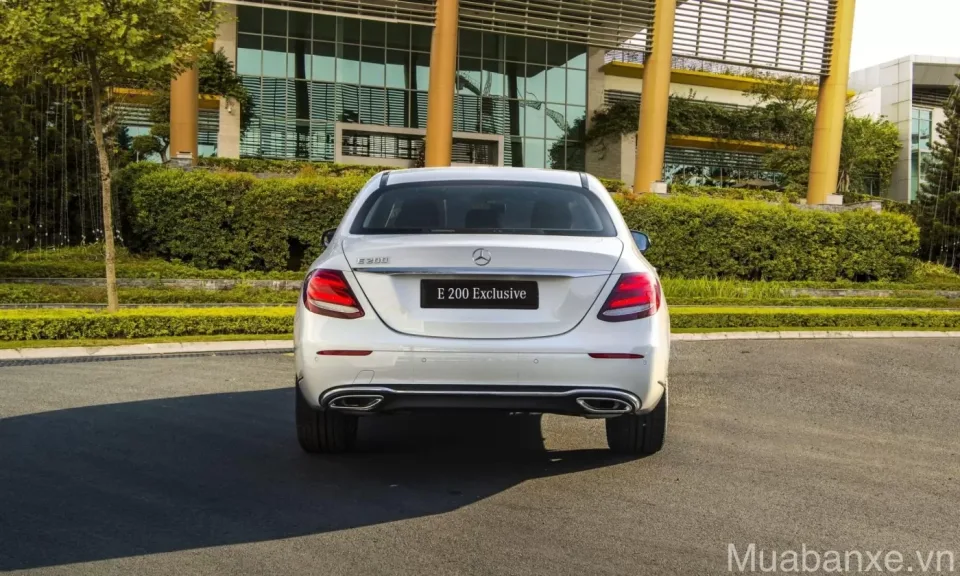 duoi xe mercedes e200 tinbanxe vn