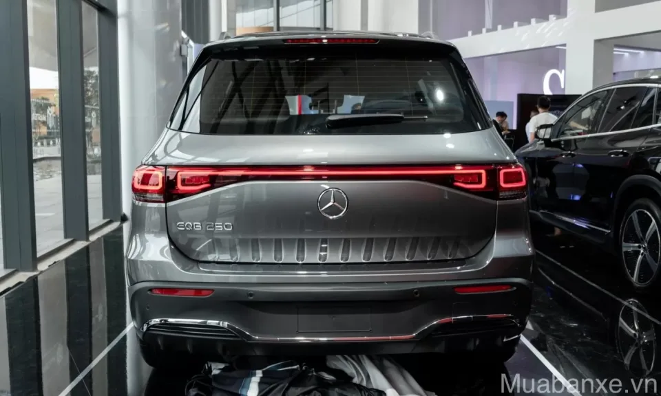duoi xe mercedes eqb 250 tinbanxe vn