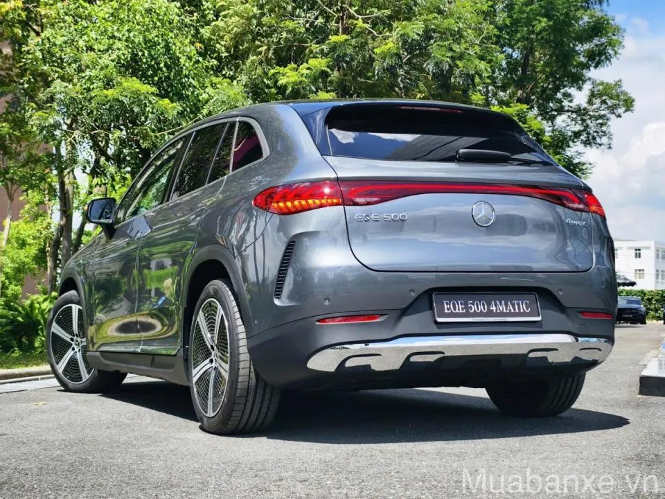duoi xe mercedes eqe 500 tinbanxe vn