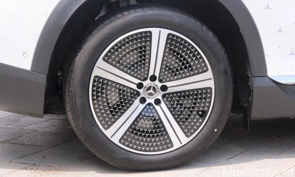 mam va lop xe mercedes eqe 500 tinbanxe vn