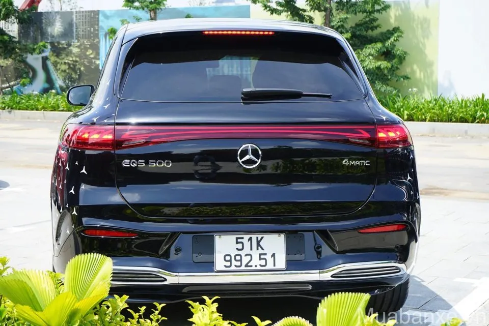 duoi xe mercedes eqs 500 tinbanxe vn