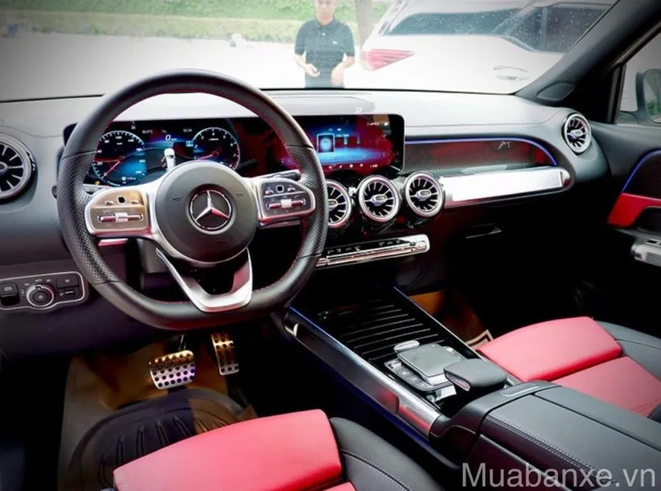 he thong giai tri tren xe mercedes glb 200tinbanxe vn