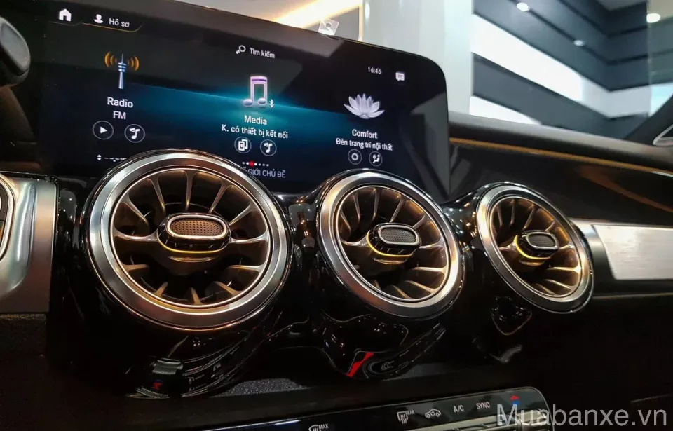 he thong ket noi va giai tri tren xe mercedes amg glb 35 tinbanxe vn