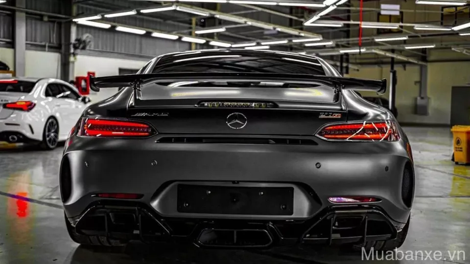 duoi xe mercedes amg gt r tinbanxe vn
