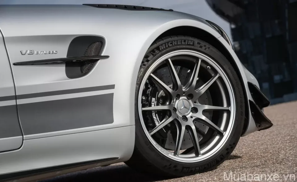 mam va lop xe mercedes amg gt r tinbanxe vn