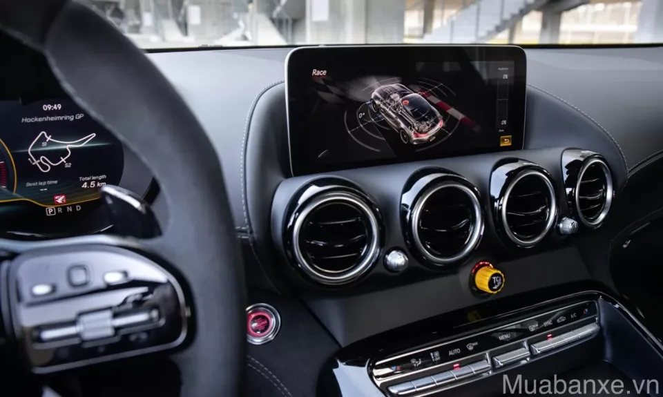 man hinh ket noi va giai tri tren xe mercedes amg gt r tinbanxe vn