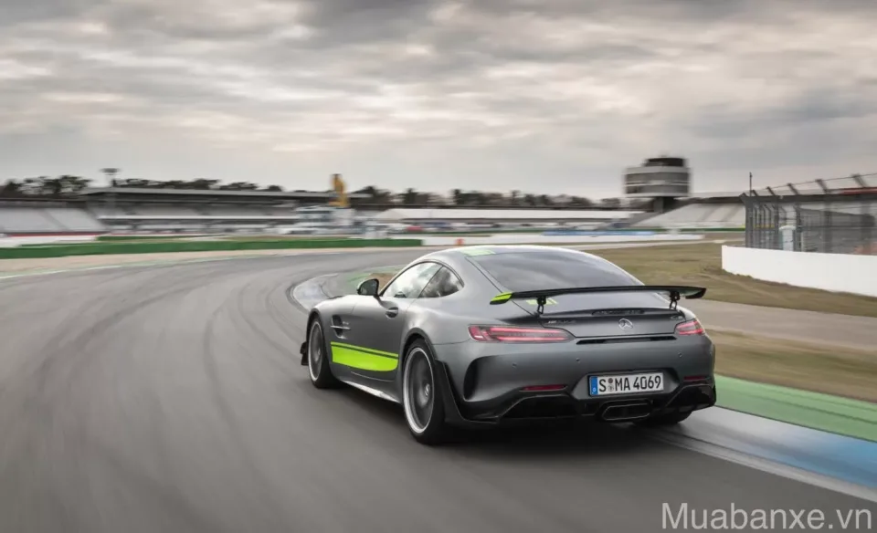 trang bi an toan tren xe mercedes amg gt r tinbanxe vn