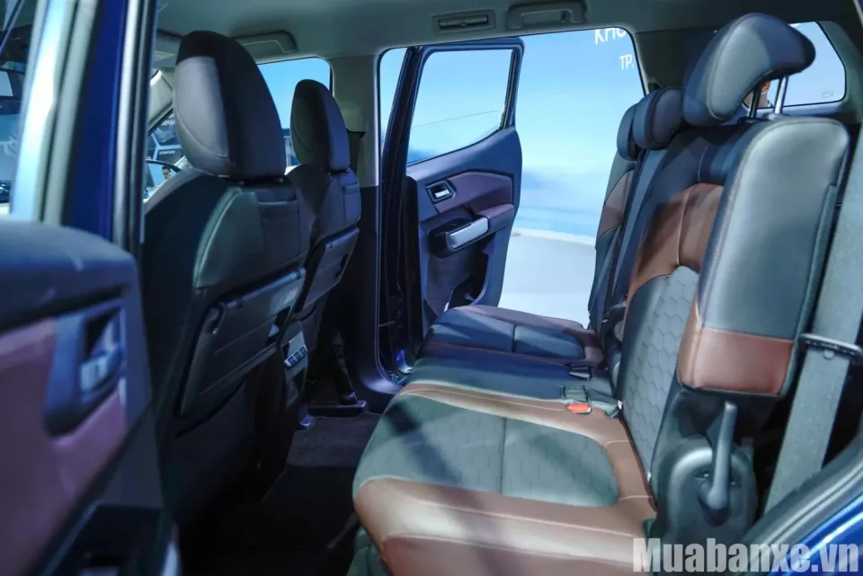 ghe ngoi tren xe mitsubishi destinator tinbanxe vn