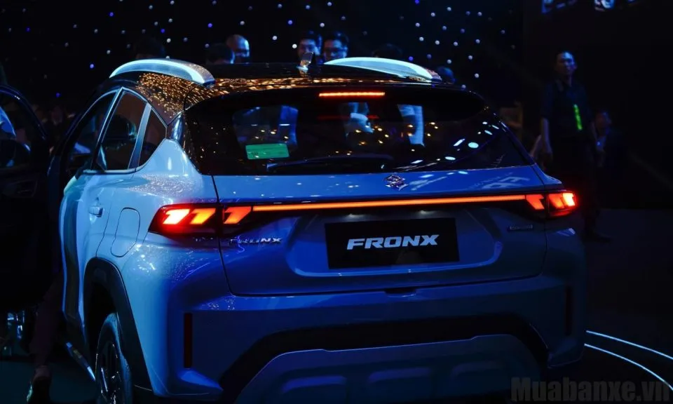 duoi xe suzuki fronx 2