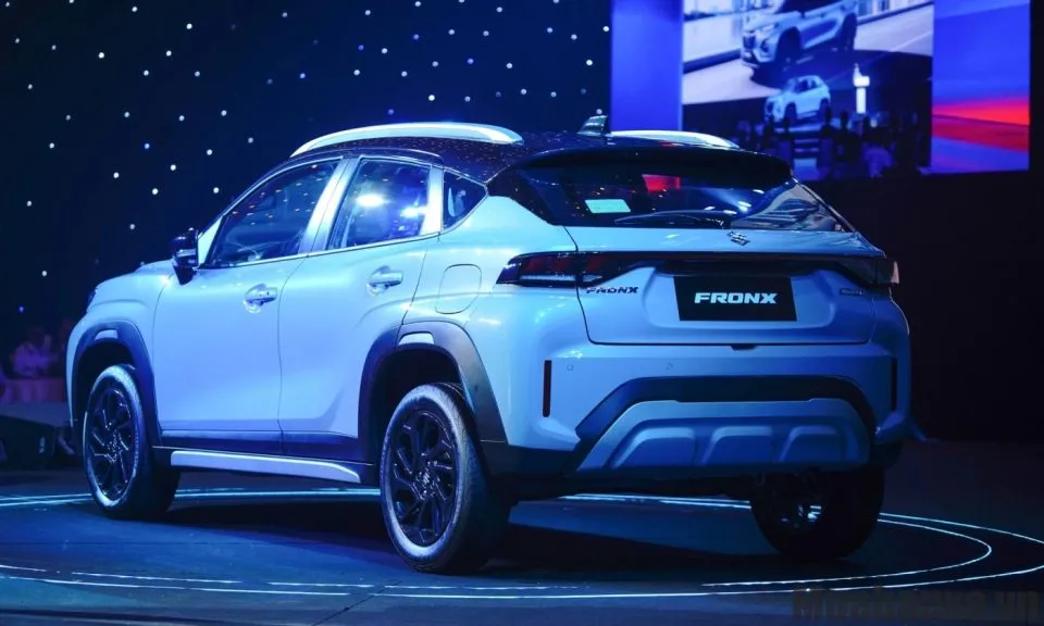 duoi xe suzuki fronx