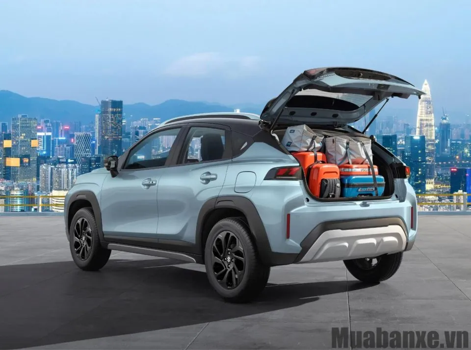 khoang hanh li tren xe suzuki fronx