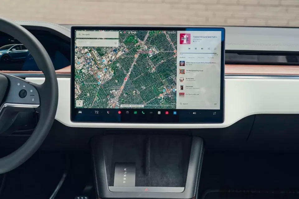 tien nghi tren xe tesla model x