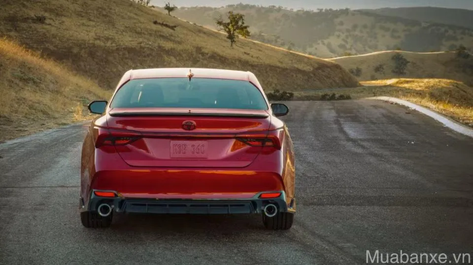 duoi xe toyota avalon tinbanxe vn