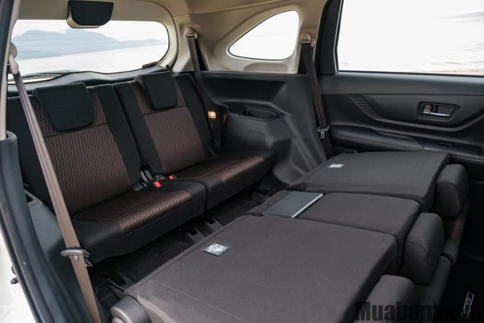 ghe ngoi tren xe toyota avanza