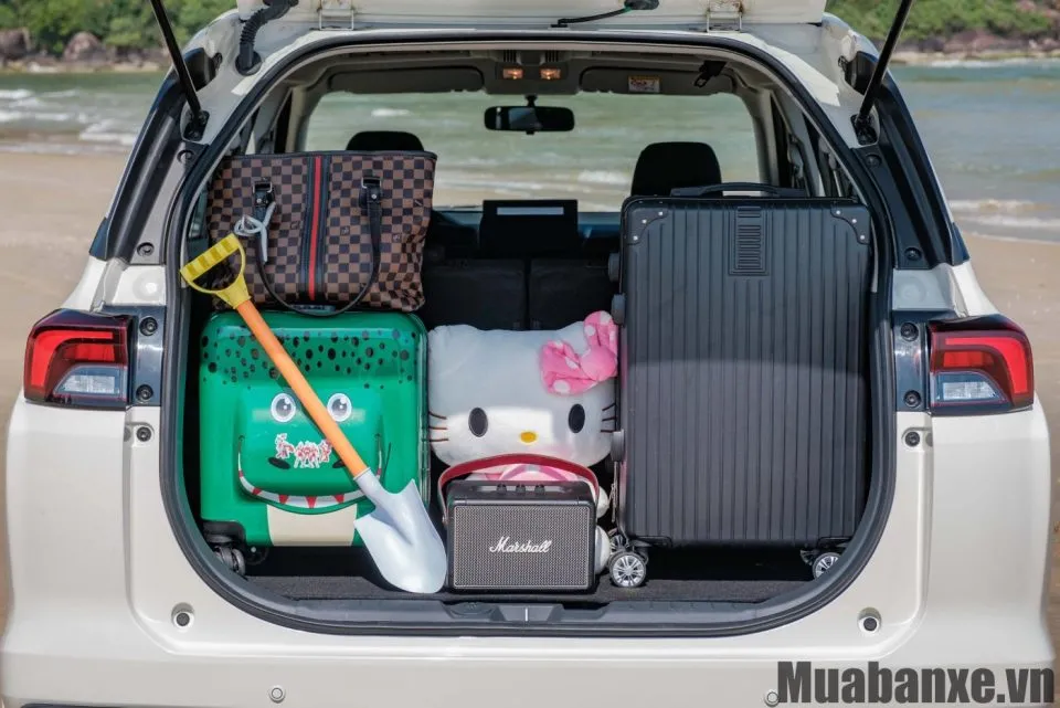 khoang hanh li tren xe toyota avanza