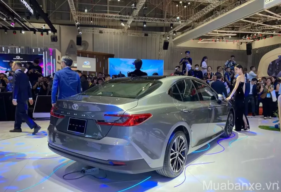 duoi xe toyota camry tinbanxe vn