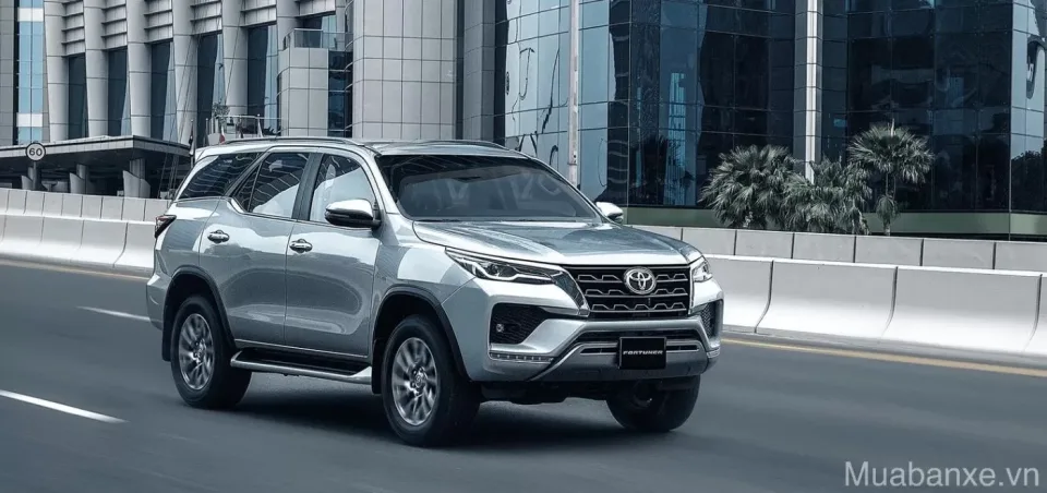 cam giac lai xe toyota fortuner tinbanxe vn