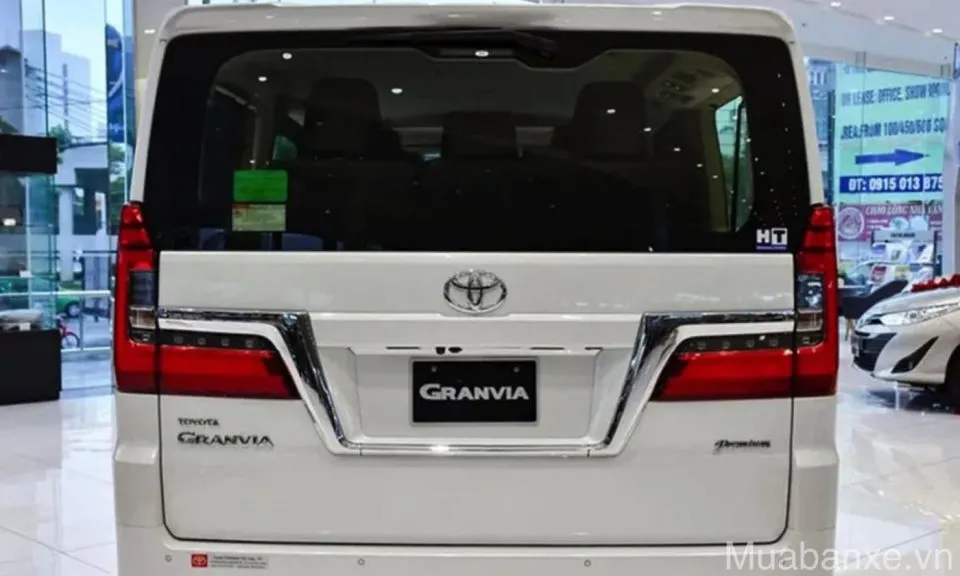 duoi xe toyota granvia tinbanxe vn