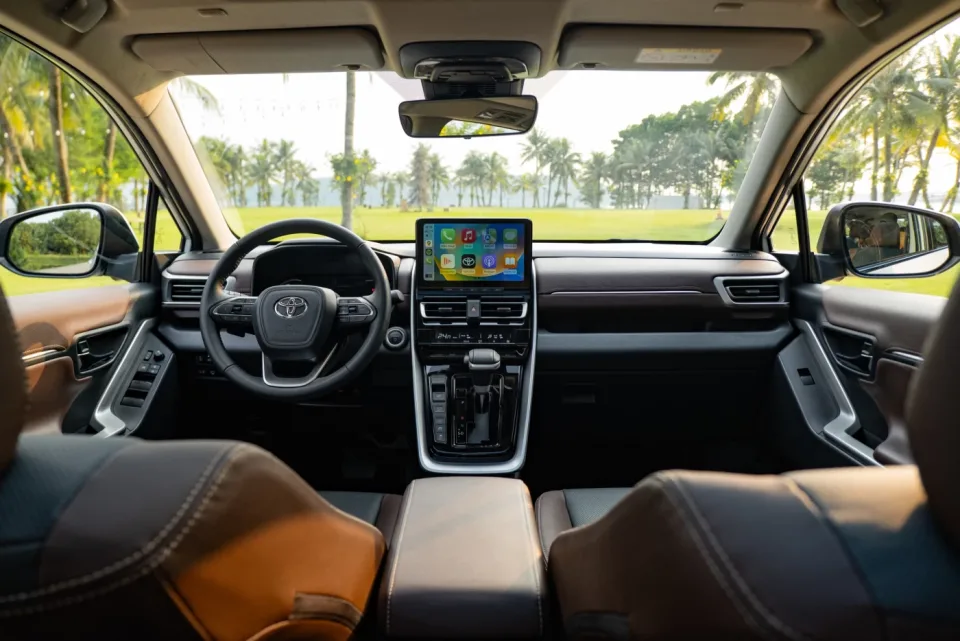 Taplo Topyota innova cross