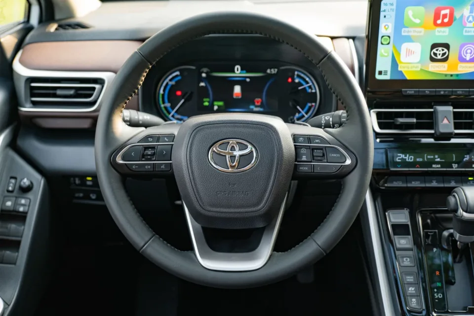 Vô lăng Toyota innova cross