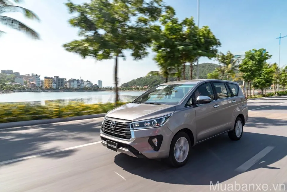 cam giac lai xe toyota innova tinbanxe vn