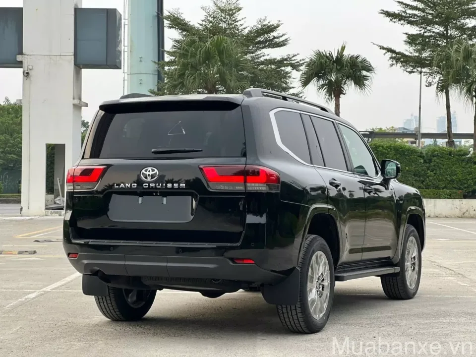 duoi xe toyota land cruiser tinbanxe vn
