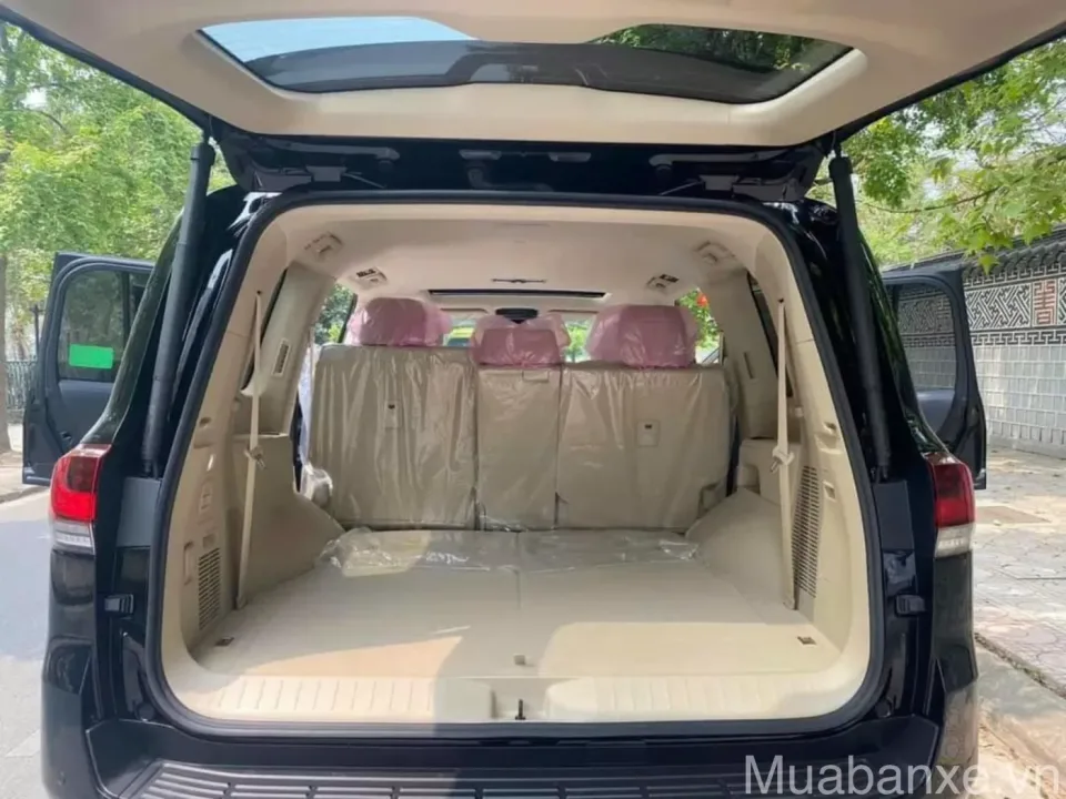 khoang hanh li tren xe toyota land cruiser tinbanxe vn
