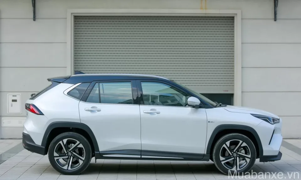than xe toyota yaris cross tinbanxe vn