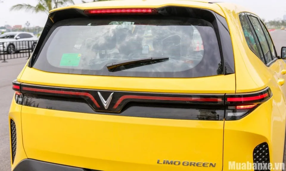 duoi xe vinfast limo green tinbanxe vn