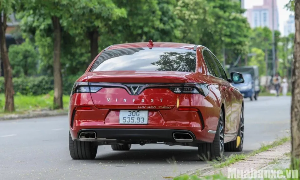 duoi xe vinfast lux a2 0 tinbanxe vn