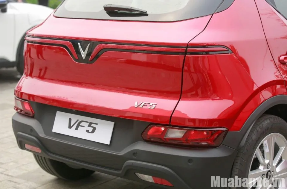 duoi xe vinfast vf5 tinbanxe vn