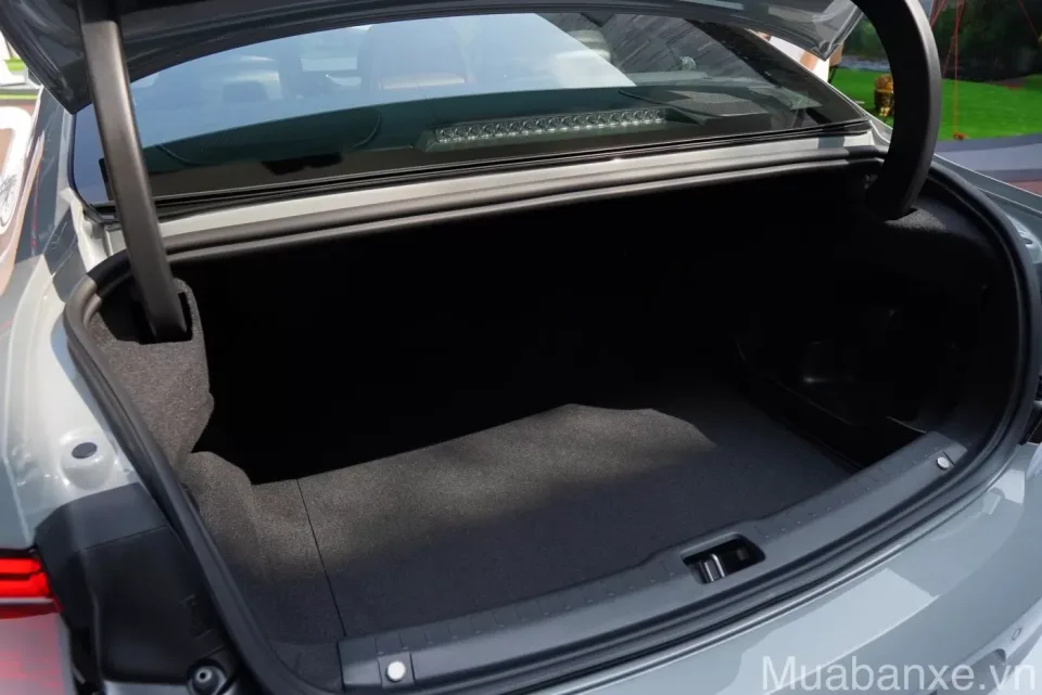 khoang hanh li xe volvo s90 tinbanxe vn
