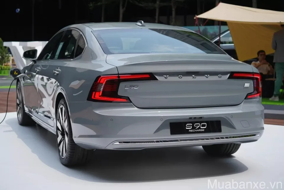 thiet ke duoi xe volvo s90 tinbanxe vn