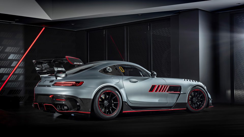 Chi tiết chiếc Mercedes-AMG GT Track Series giá hơn 400.000 USD