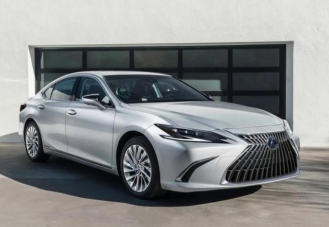 Lexus ES 2022 nâng cấp nhẹ, thêm tiện nghi đã cập bến tại Đông Nam Á