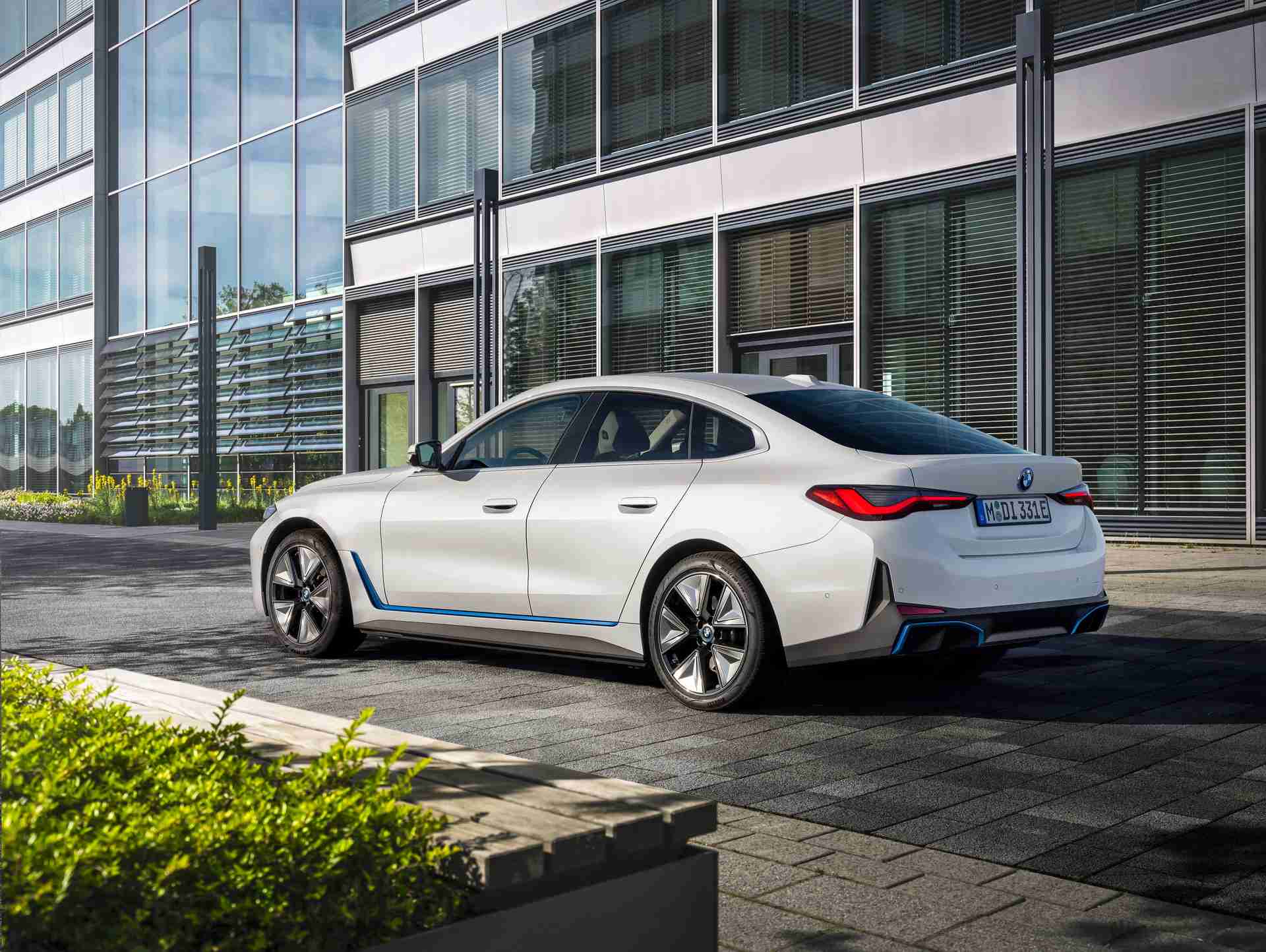 2023 bmw i4 edrive35 tinbanxe 2