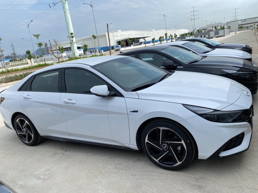 Chi tiết chiếc Hyundai Elantra 2023 mới về Việt Nam