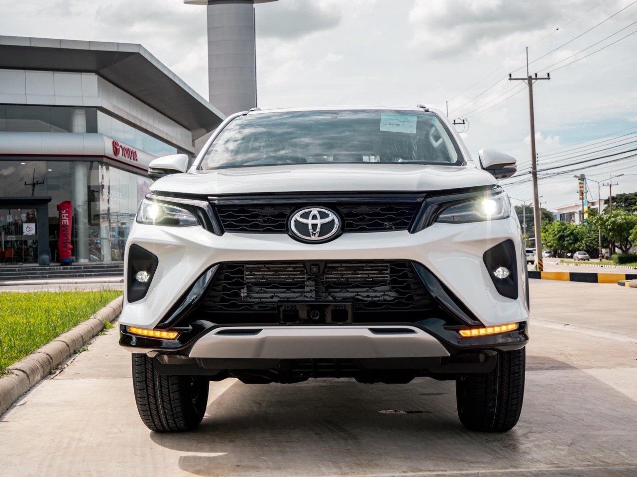 toyota fortuner leader tinbanxe 3