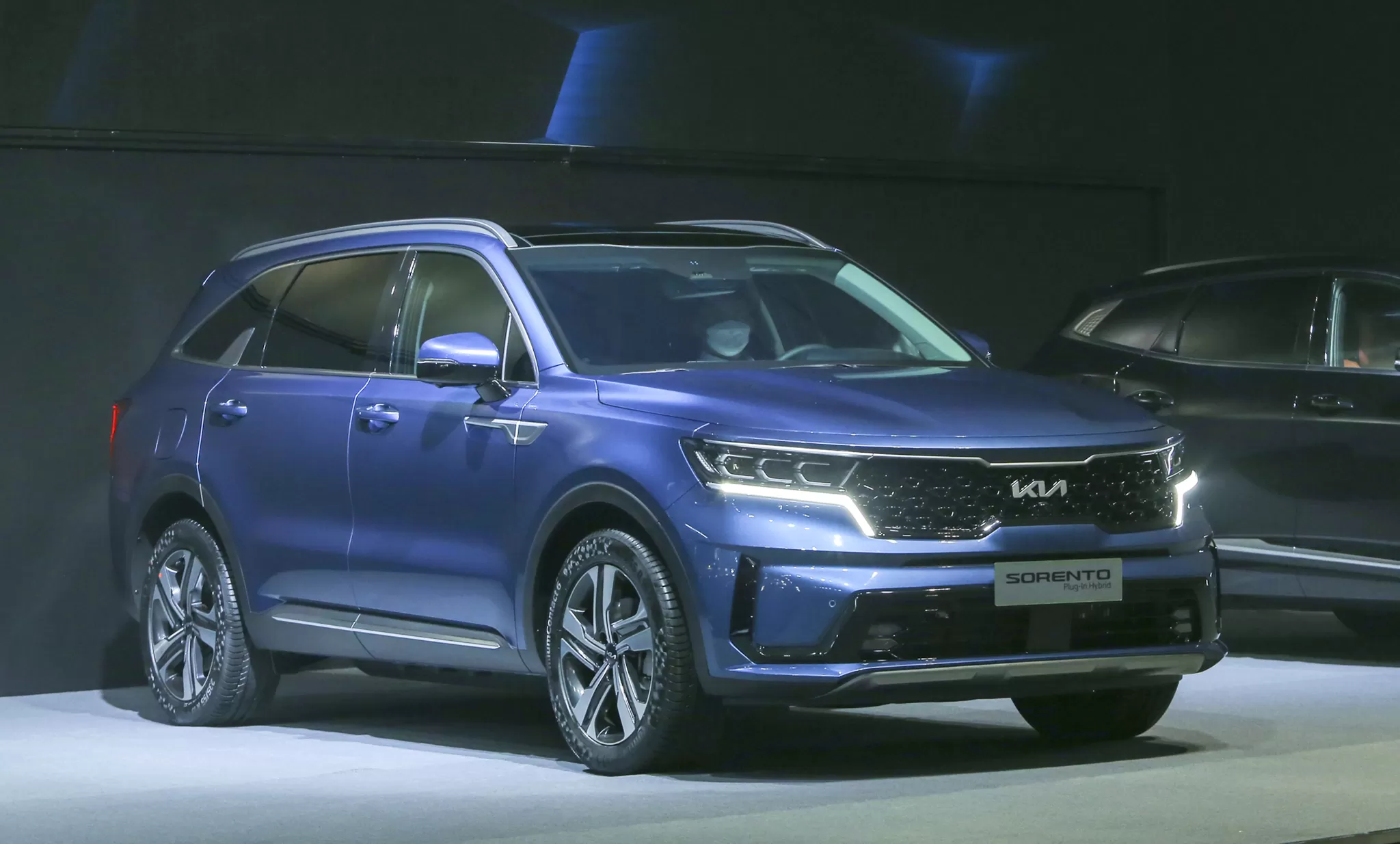 Kia Sorento Hybrid 2022 tiết kiệm nhiên liệu chuẩn bị bán tại Việt Nam vào quý III năm nay