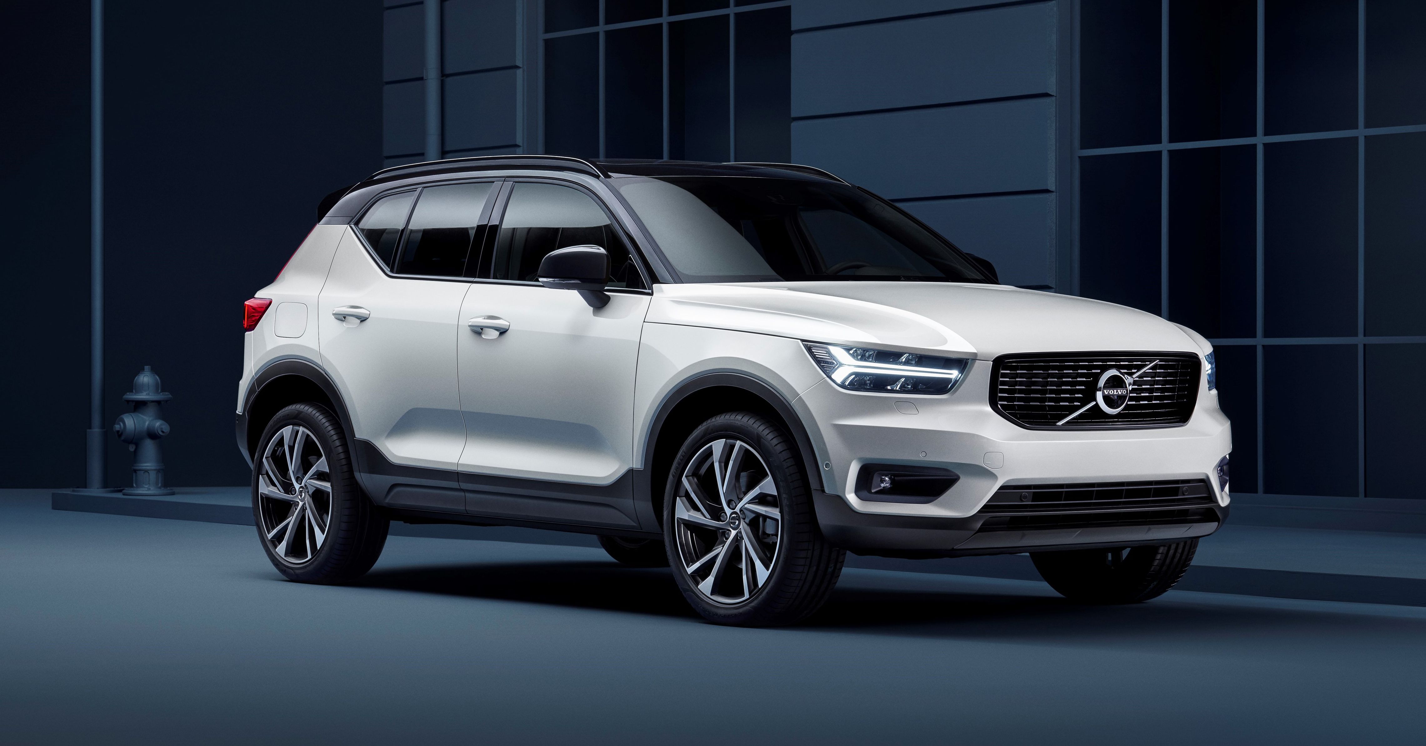 Volvo XC40 2021: Trang bị thêm nhiều tính năng hiện đại nhưng vẫn giữ nguyên giá bán.