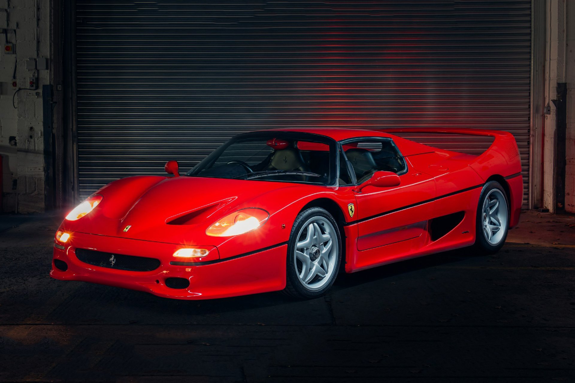 Hàng hiếm - Ferrari F50 được bán đấu giá