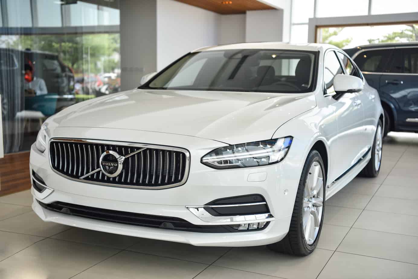 Volvo S90 2021 giá khoảng 2,15 tỷ đồng, đối đầu Audi A6 và BMW 5 Series