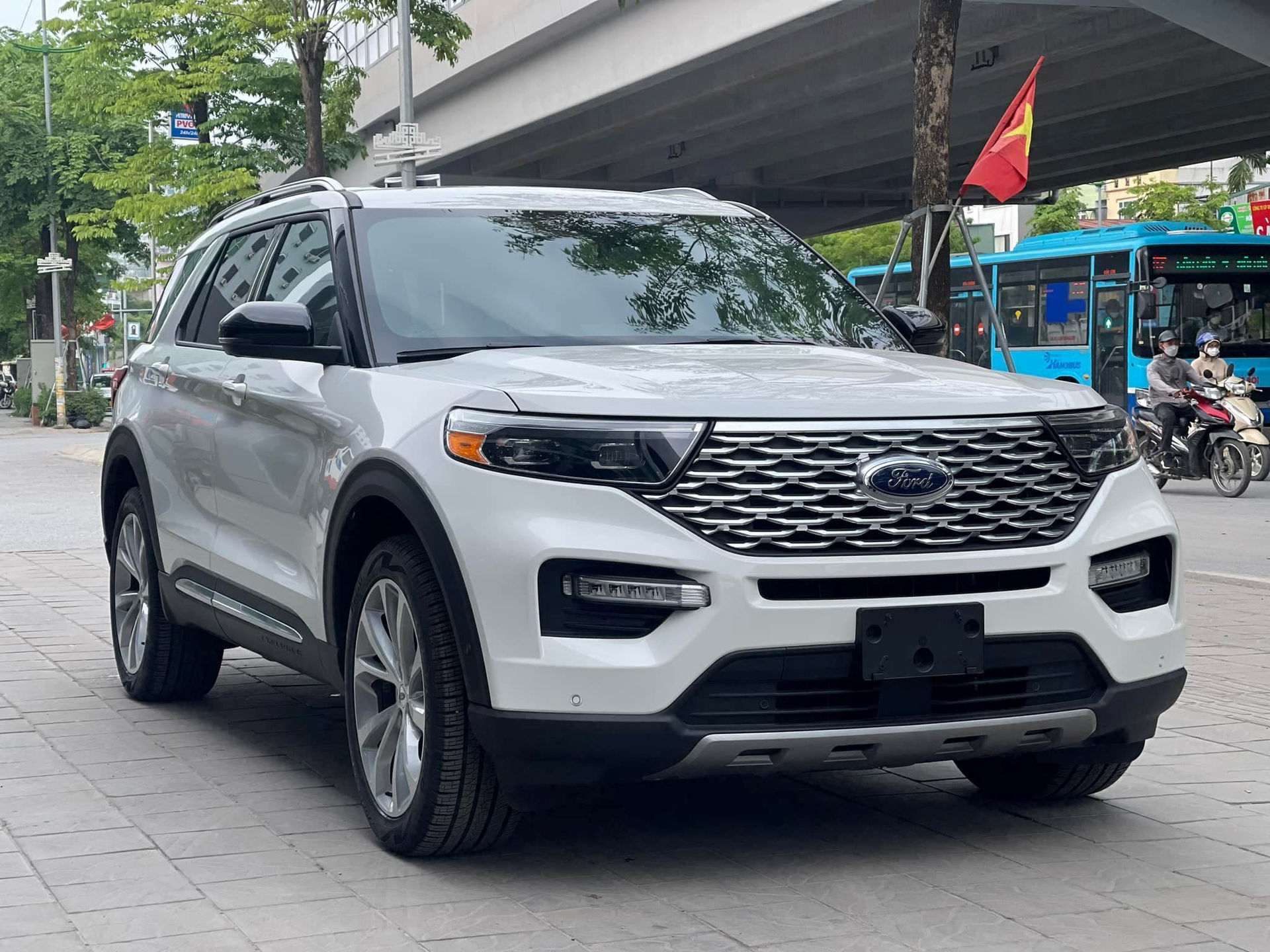 Ford Explorer Platinum 2022 về Việt Nam, giá hơn 4 tỉ đồng