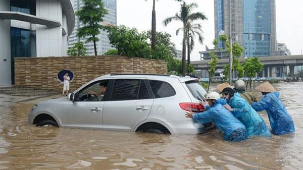 kinh nghiem xu ly o to khi bi ngap nuoc tinbanxe 7