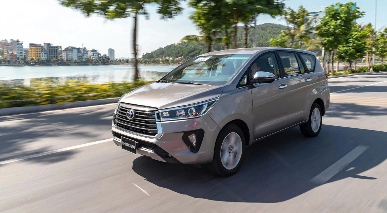 toyota innova ong vua mpv ket thuc hanh trinh 20 nam
