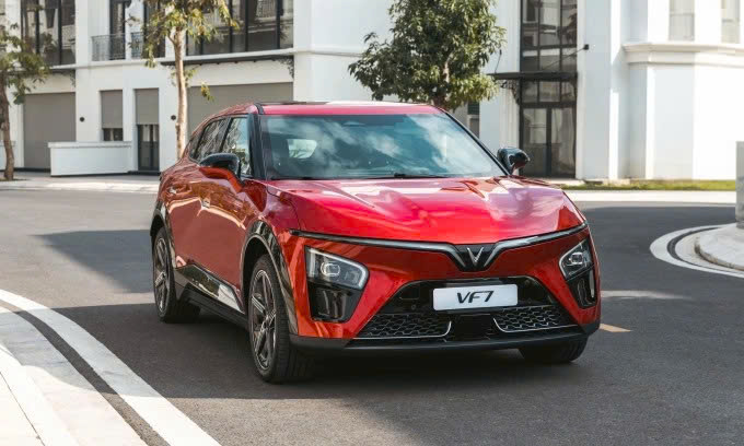 VinFast VF 7 'Lên Ngôi' Top 3 CUV Cỡ C
